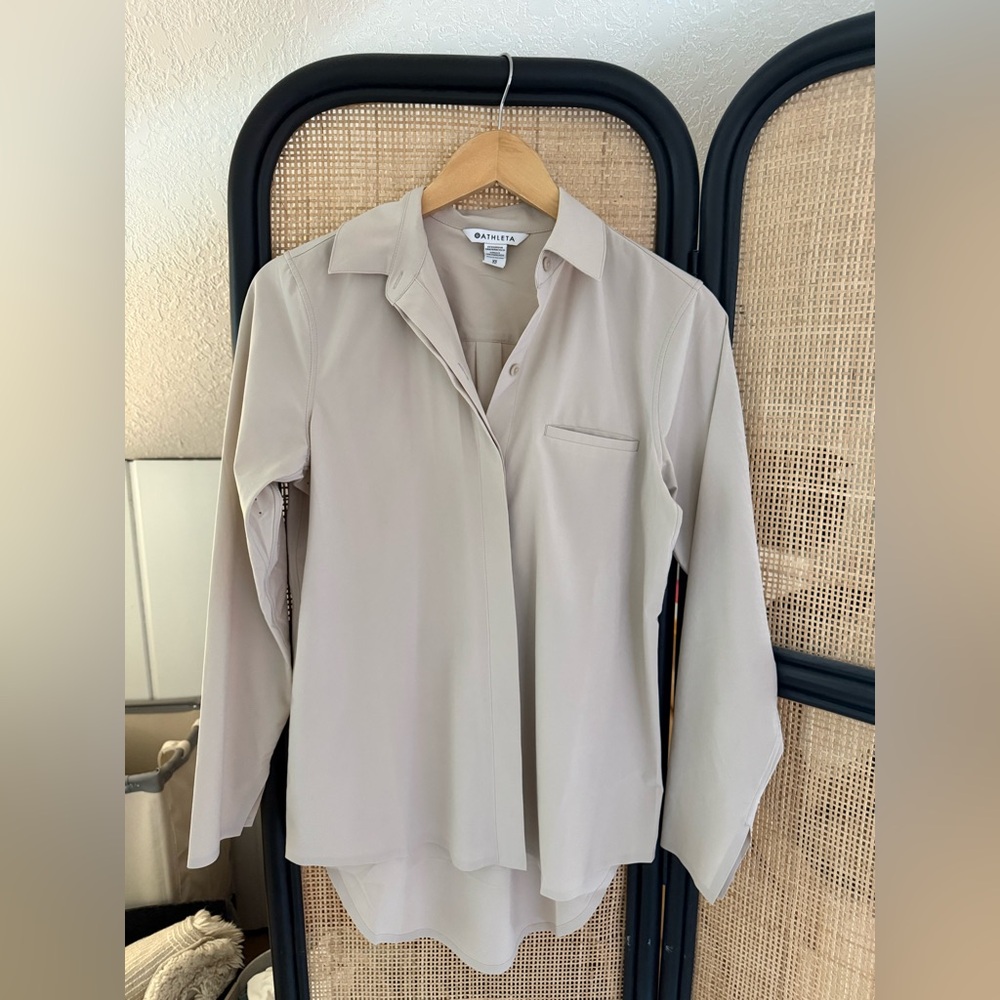 Athleta Women's Bone Featherweight Stretch Button Down Shirt